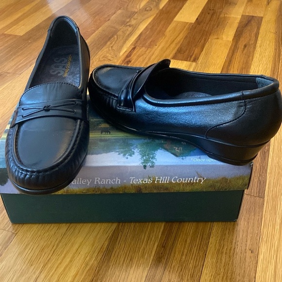 SAS Women’s Black Wedge Heeled Loafers Size 9 - Picture 1 of 7